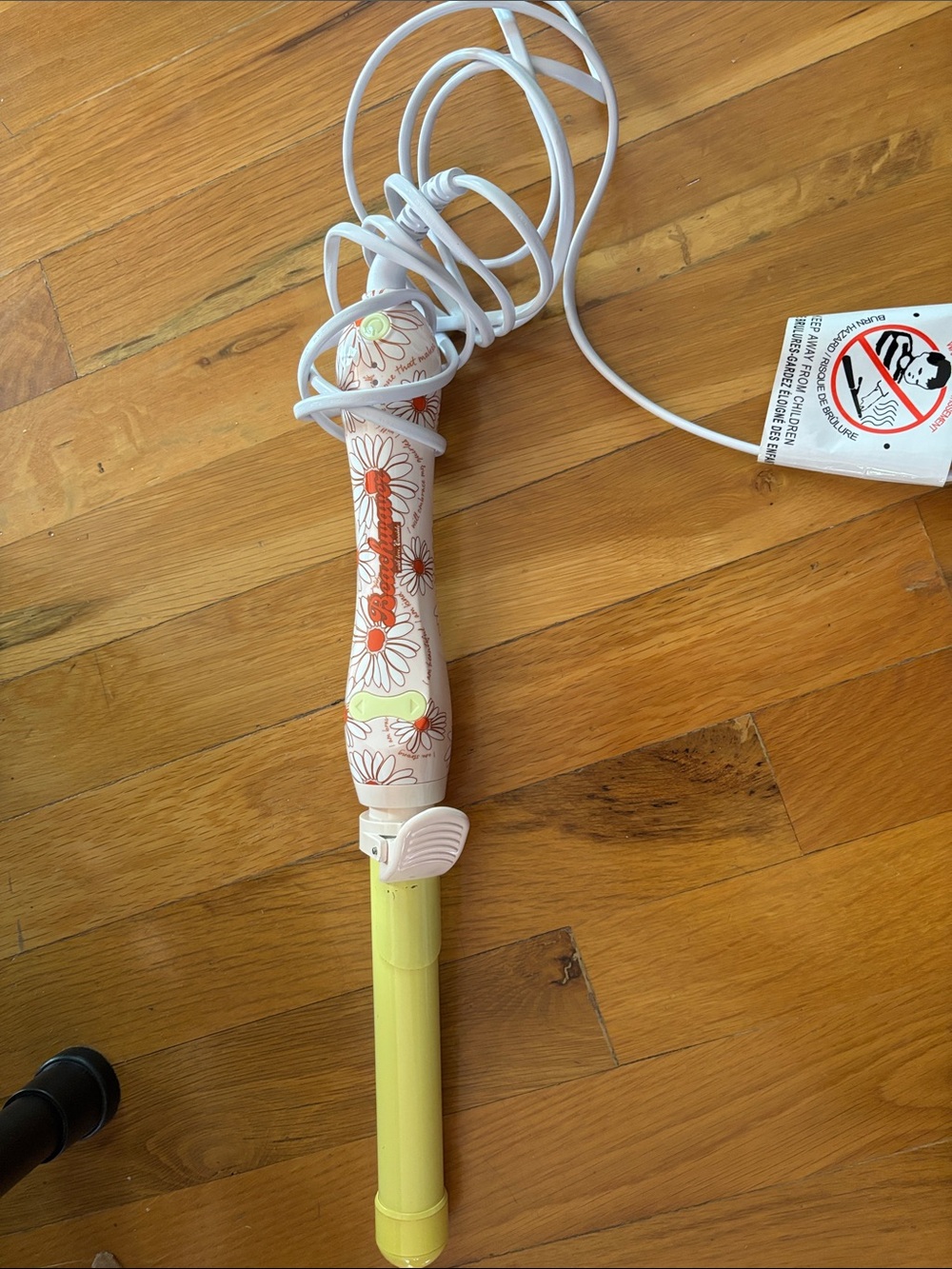 The Beachwaver Co. Floral Curling Wand in Pale Yellow and Cream